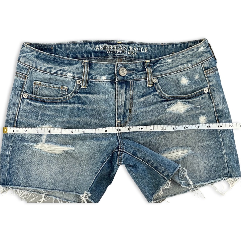 LIKE NEW || AMERICAN EAGLE Midi No Stretch Low Rise Distressed Denim Shorts || 8 - Picture 9 of 12